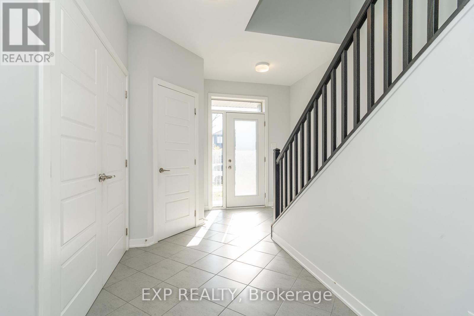 770 Derreen Avenue, Ottawa, Ontario  K2S 2Z1 - Photo 4 - X12537856