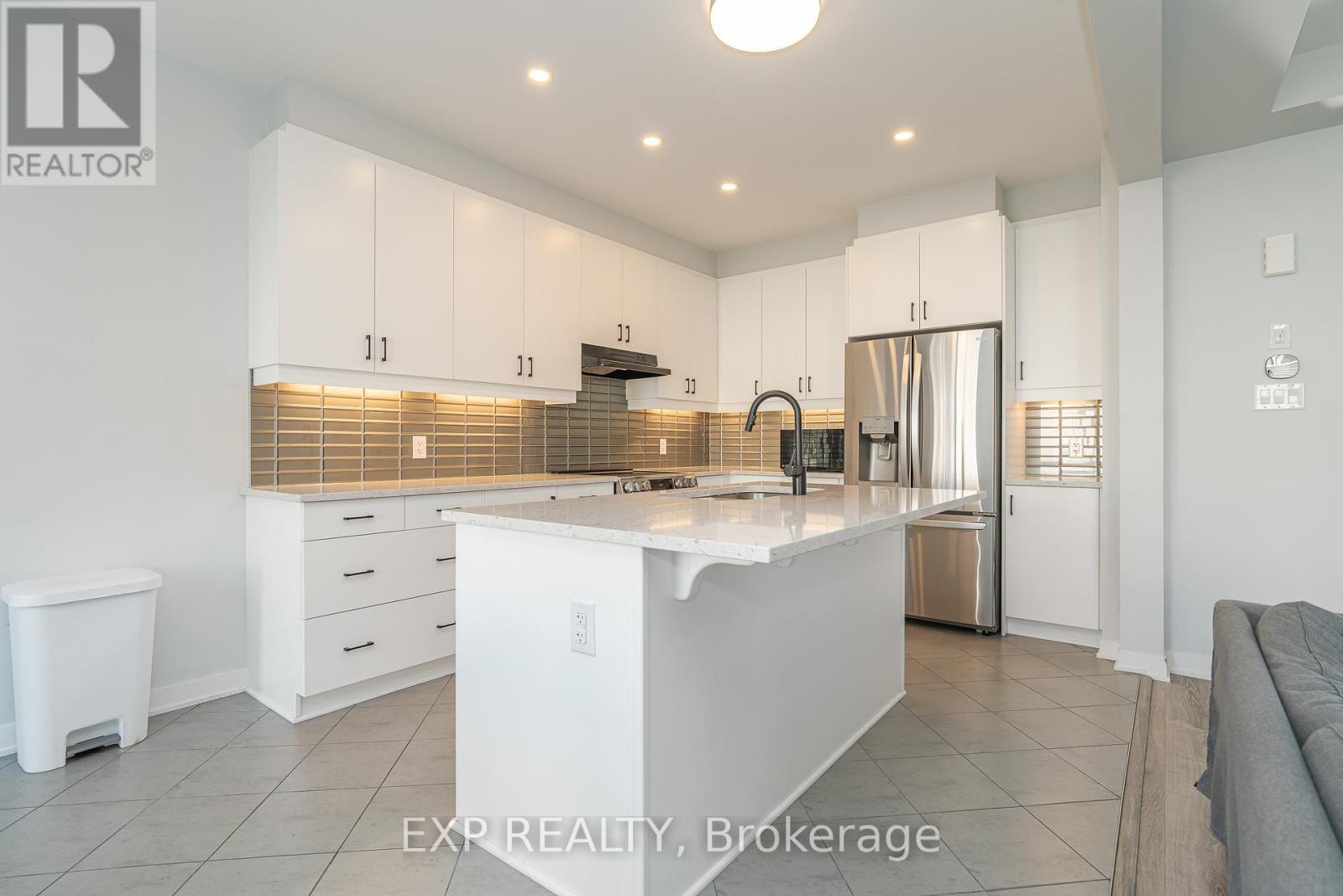 770 Derreen Avenue, Ottawa, Ontario  K2S 2Z1 - Photo 5 - X12537856