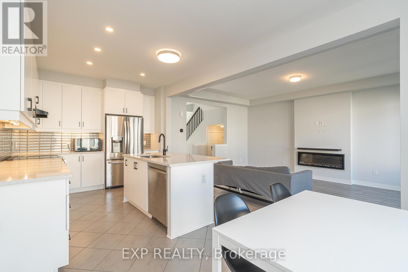 770 Derreen Avenue, Ottawa, Ontario  K2S 2Z1 - Photo 8 - X12537856