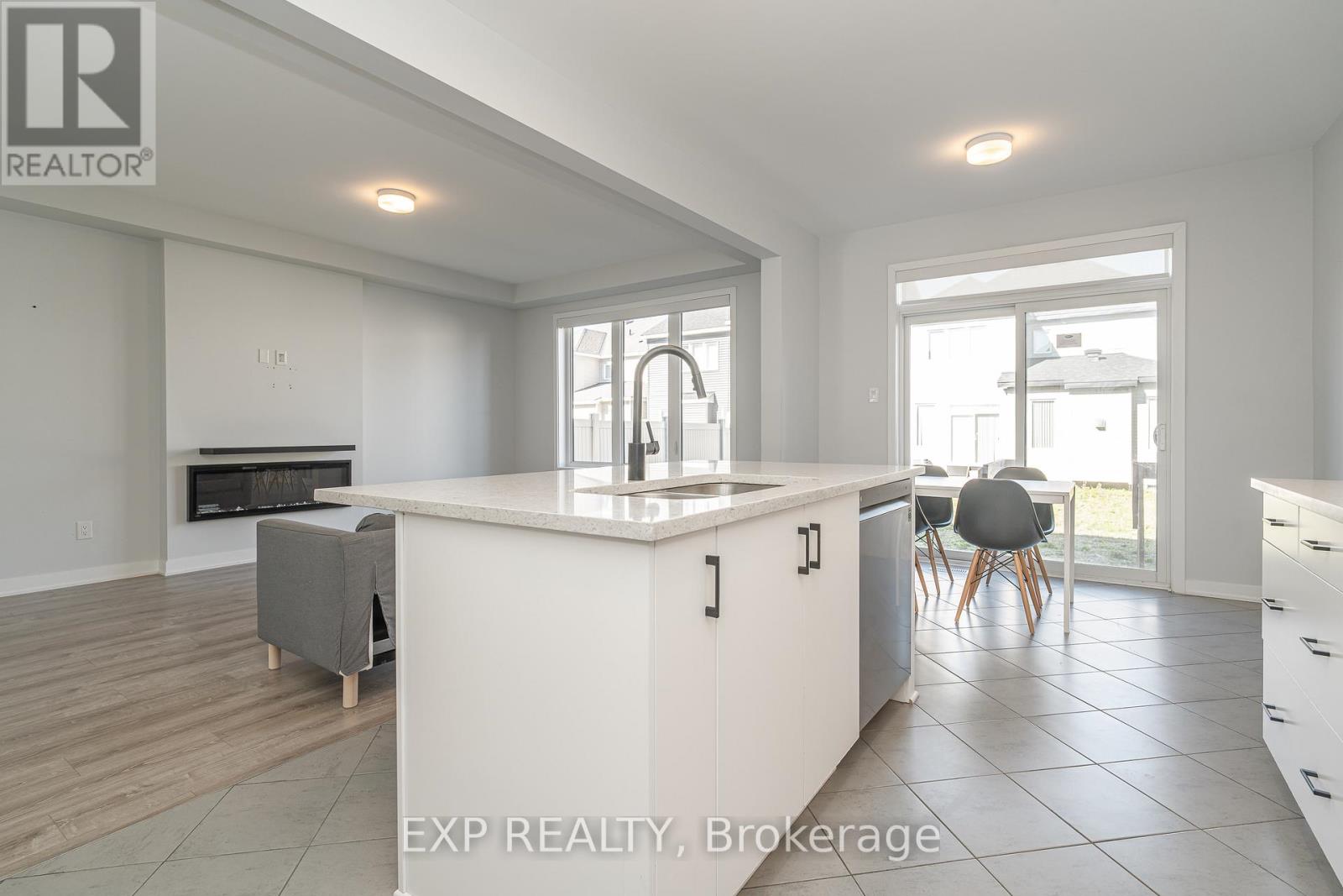 770 Derreen Avenue, Ottawa, Ontario  K2S 2Z1 - Photo 9 - X12537856