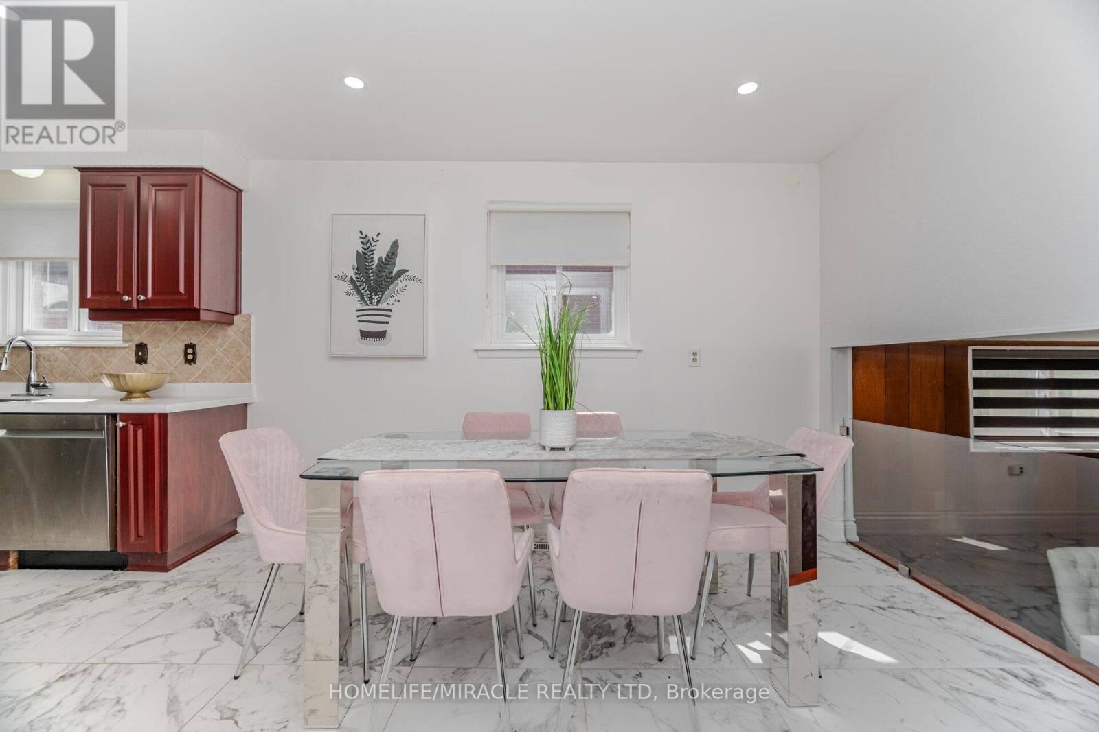 764 Eaglemount Crescent, Mississauga, Ontario  L5C 1N9 - Photo 17 - W12537472