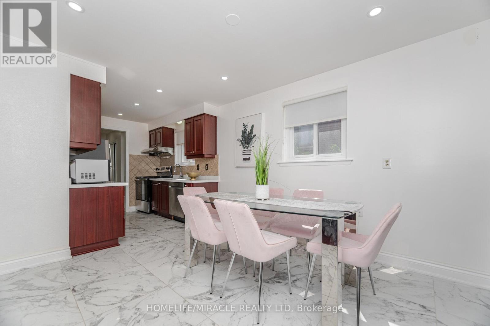 764 Eaglemount Crescent, Mississauga, Ontario  L5C 1N9 - Photo 18 - W12537472