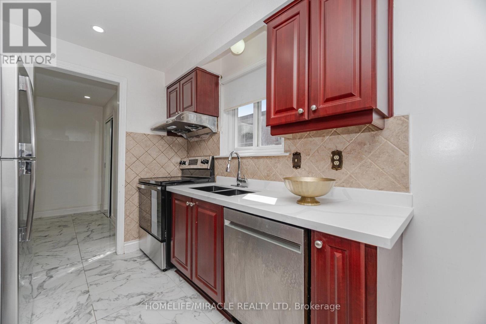 764 Eaglemount Crescent, Mississauga, Ontario  L5C 1N9 - Photo 20 - W12537472