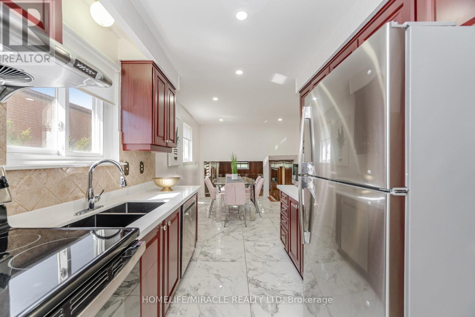 764 Eaglemount Crescent, Mississauga, Ontario  L5C 1N9 - Photo 21 - W12537472