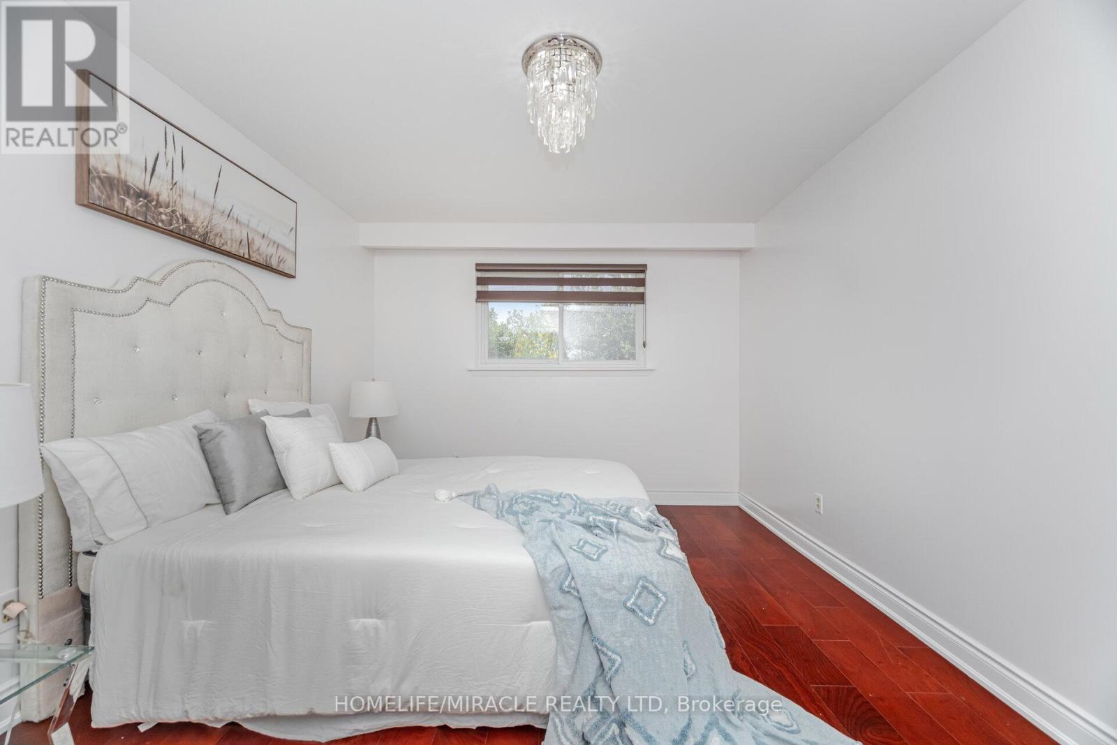 764 Eaglemount Crescent, Mississauga, Ontario  L5C 1N9 - Photo 25 - W12537472