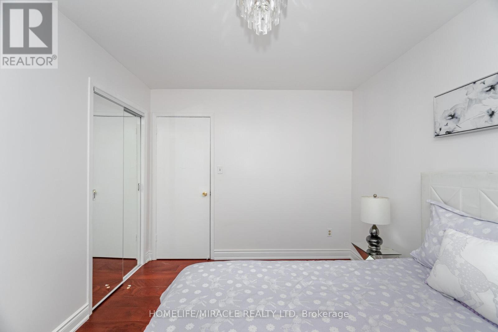 764 Eaglemount Crescent, Mississauga, Ontario  L5C 1N9 - Photo 33 - W12537472