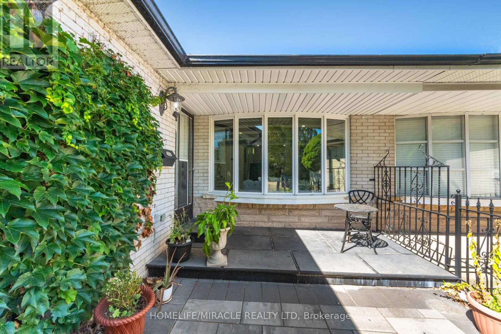 764 Eaglemount Crescent, Mississauga, Ontario  L5C 1N9 - Photo 6 - W12537472