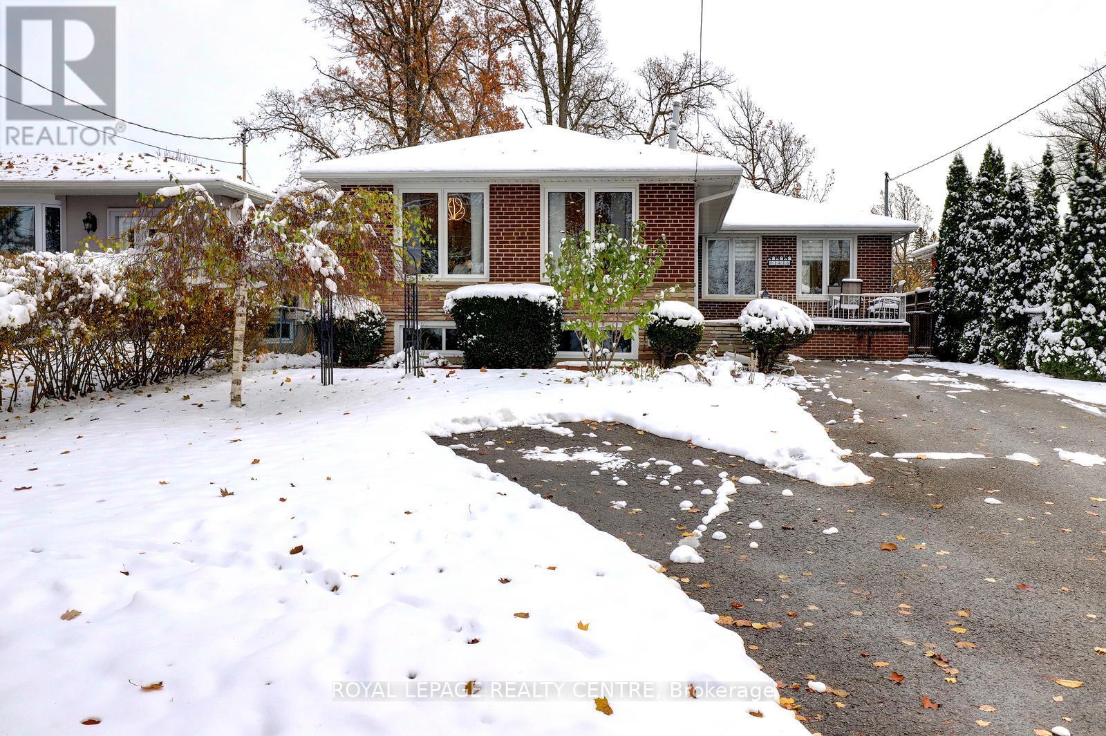 1416 Monaghan Circle, Mississauga, Ontario  L5C 1R8 - Photo 3 - W12537484