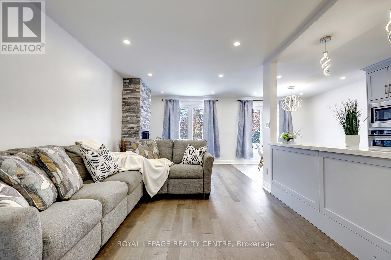 1416 Monaghan Circle, Mississauga, Ontario  L5C 1R8 - Photo 7 - W12537484