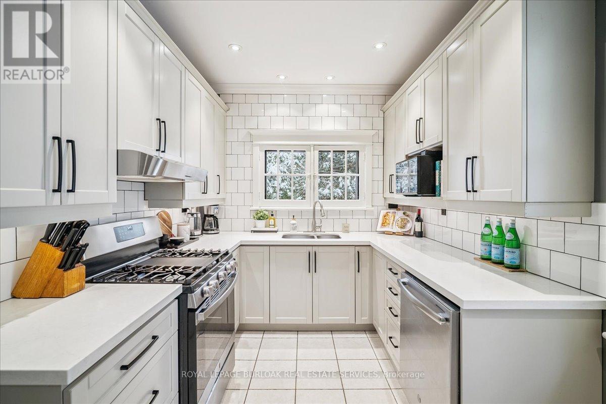 263 Hart Avenue, Burlington, Ontario  L7N 1P3 - Photo 13 - W12537490