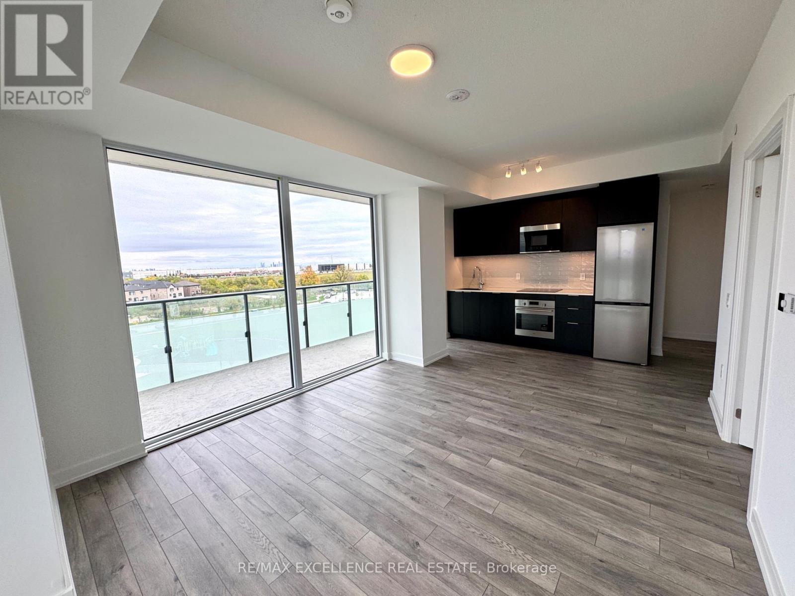 419 - 15 Skyridge Drive, Brampton, Ontario  L6P 4S3 - Photo 1 - W12537508