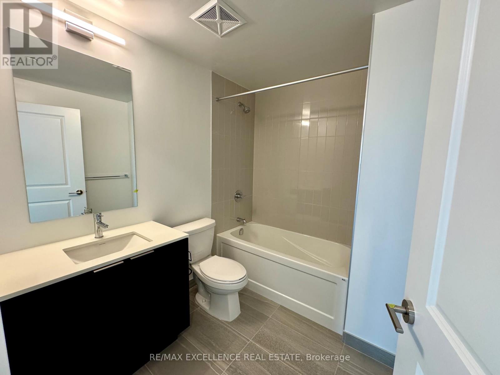 419 - 15 Skyridge Drive, Brampton, Ontario  L6P 4S3 - Photo 5 - W12537508