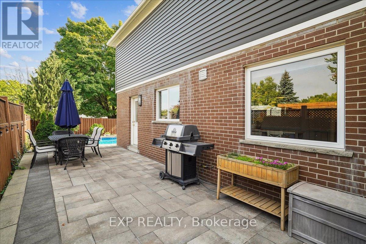 1923 Steepbank Crescent, Mississauga, Ontario  L4X 1T9 - Photo 33 - W12537540