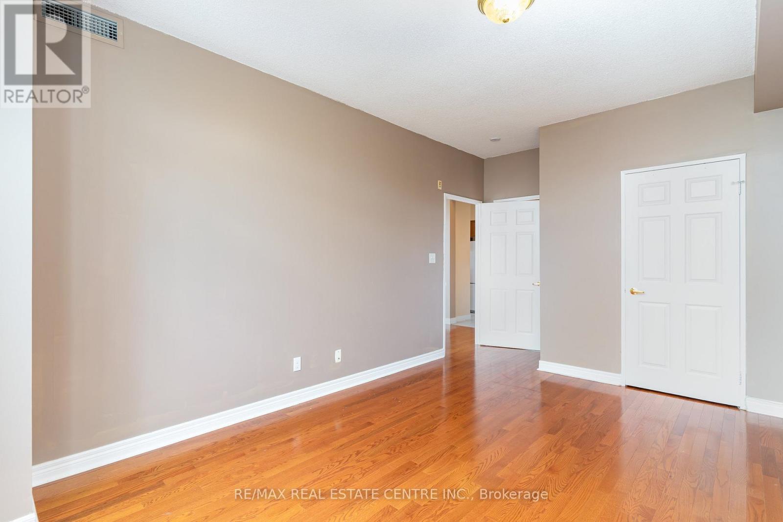 410 - 2301 Parkhaven Boulevard, Oakville, Ontario  L6H 6V6 - Photo 13 - W12537542