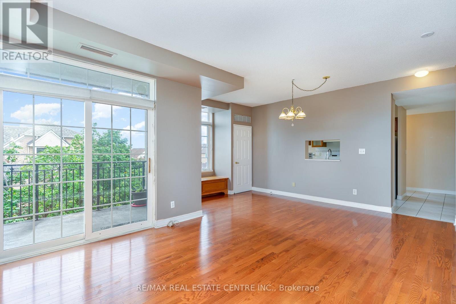 410 - 2301 Parkhaven Boulevard, Oakville, Ontario  L6H 6V6 - Photo 6 - W12537542