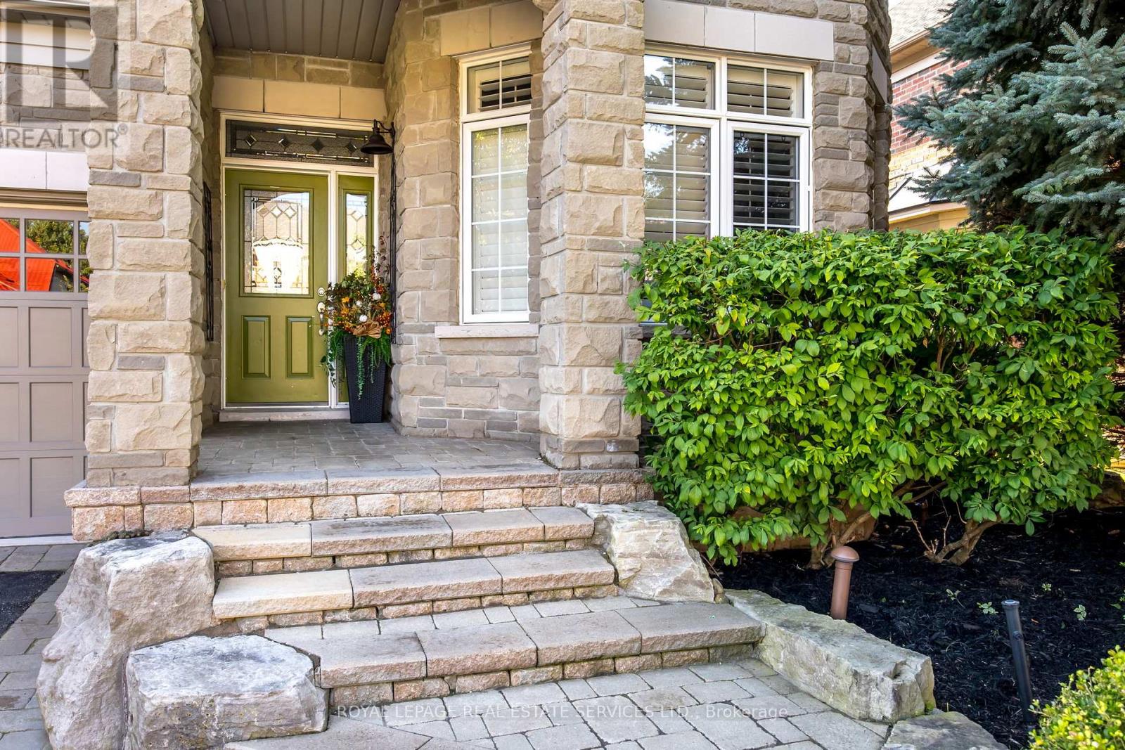 25 Edmonton Street, Brampton, Ontario  L6Y 5L2 - Photo 4 - W12537600