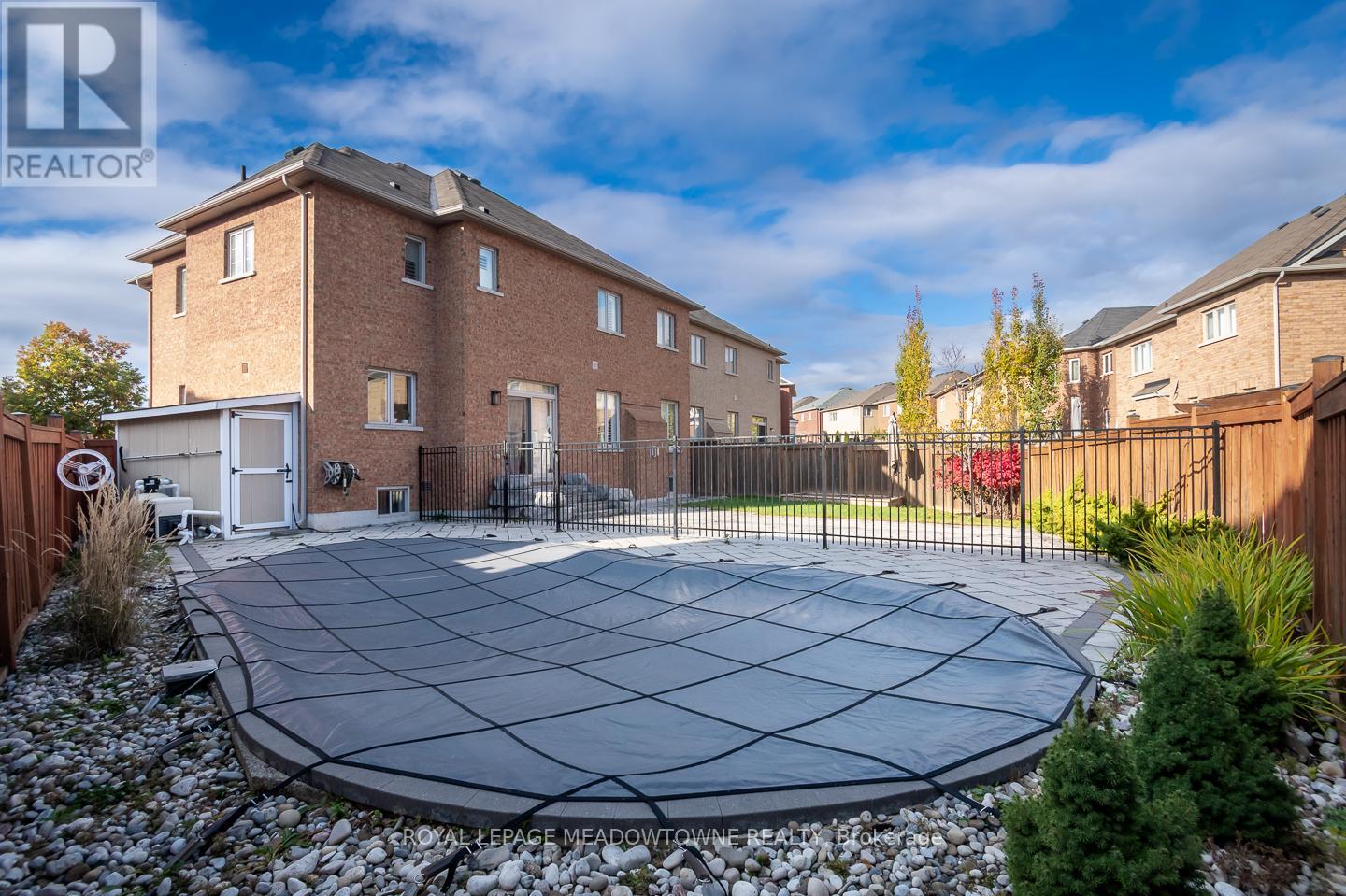 195 Huddlestone Crescent, Milton, Ontario  L9T 8M9 - Photo 3 - W12537610