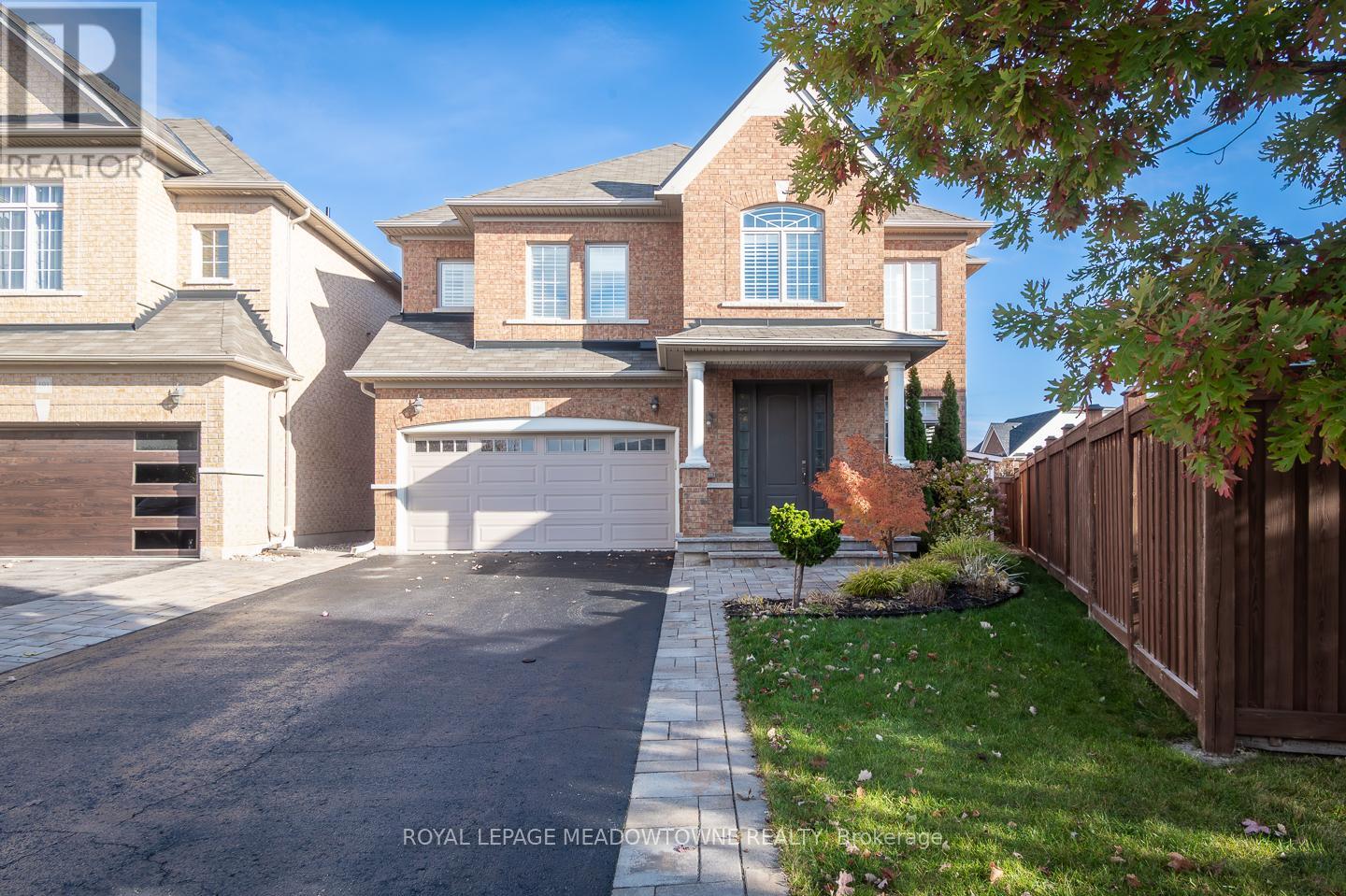 195 Huddlestone Crescent, Milton, Ontario  L9T 8M9 - Photo 6 - W12537610