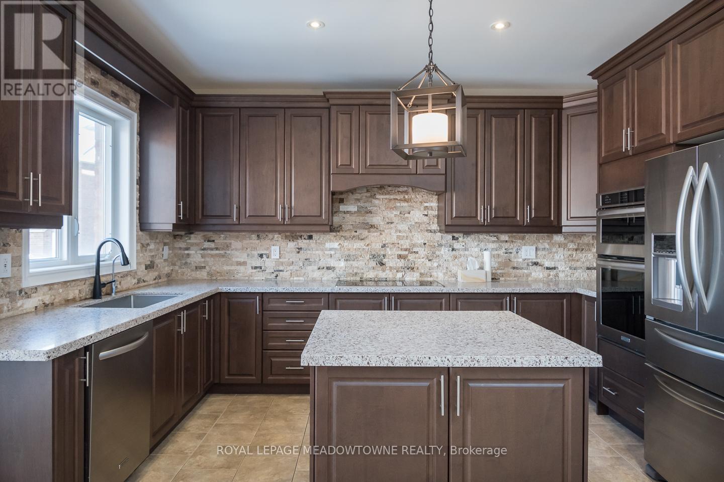 195 Huddlestone Crescent, Milton, Ontario  L9T 8M9 - Photo 7 - W12537610