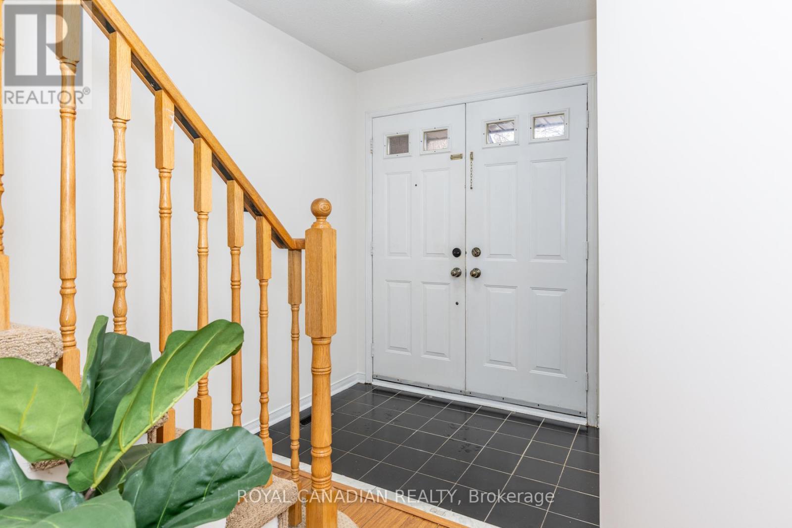 32 - 49 Goldenlight Circuit, Brampton, Ontario  L6X 4N6 - Photo 5 - W12537620