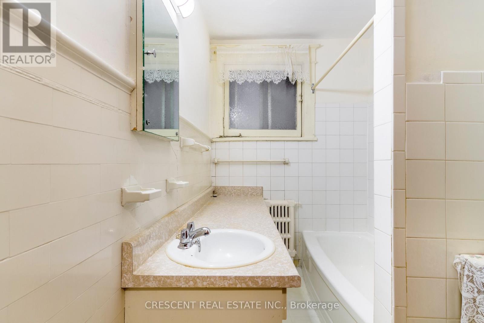 2a - 180 Queens Drive, Toronto, Ontario  M9N 2H7 - Photo 15 - W12537634