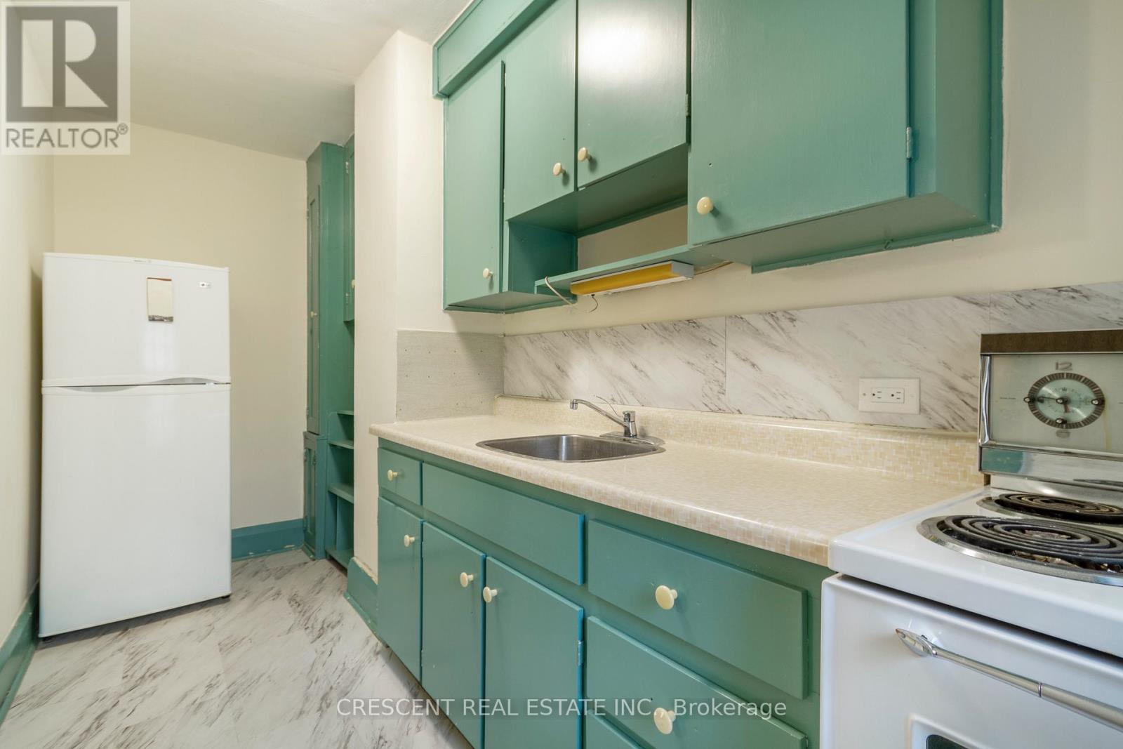 2a - 180 Queens Drive, Toronto, Ontario  M9N 2H7 - Photo 5 - W12537634