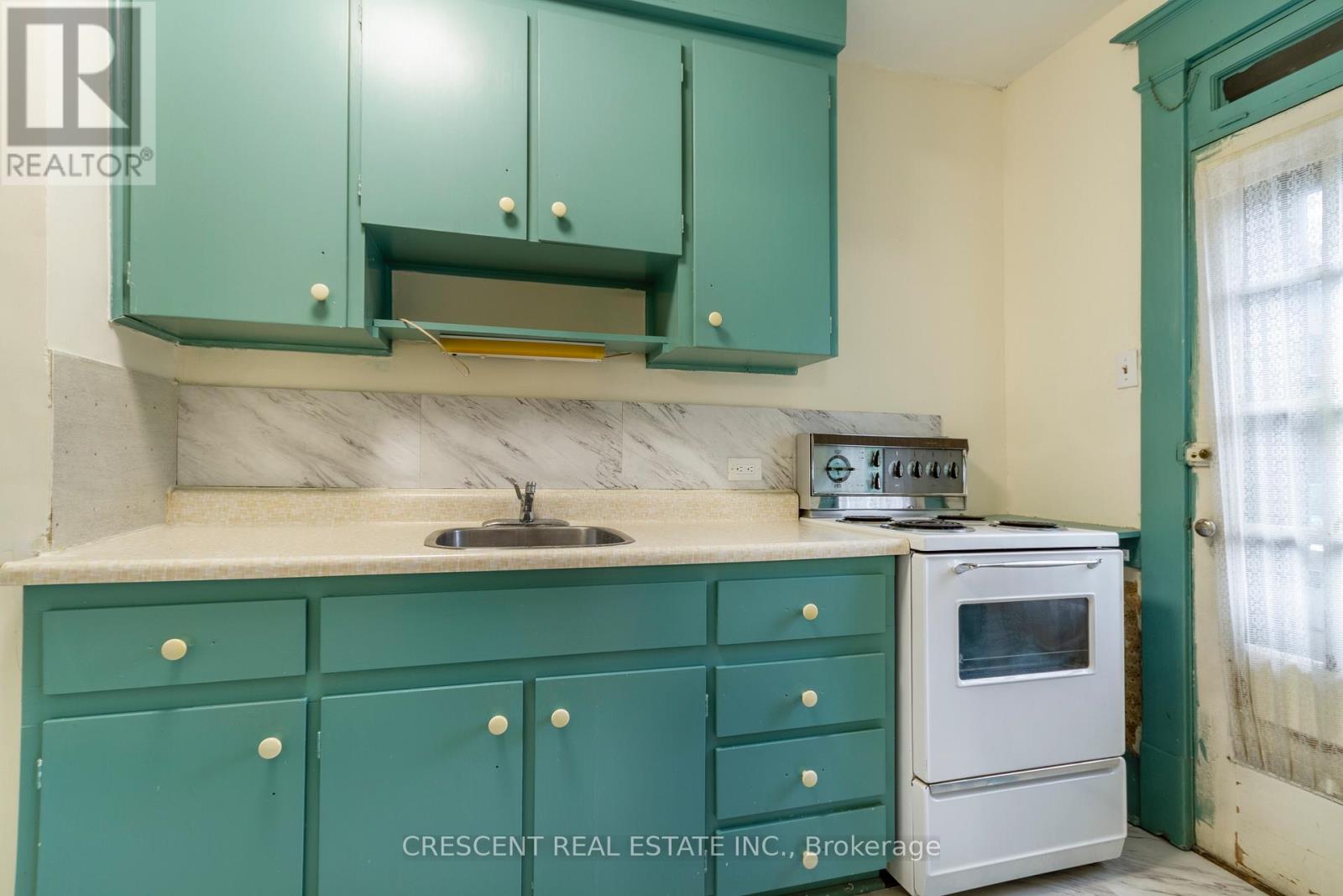 2a - 180 Queens Drive, Toronto, Ontario  M9N 2H7 - Photo 6 - W12537634