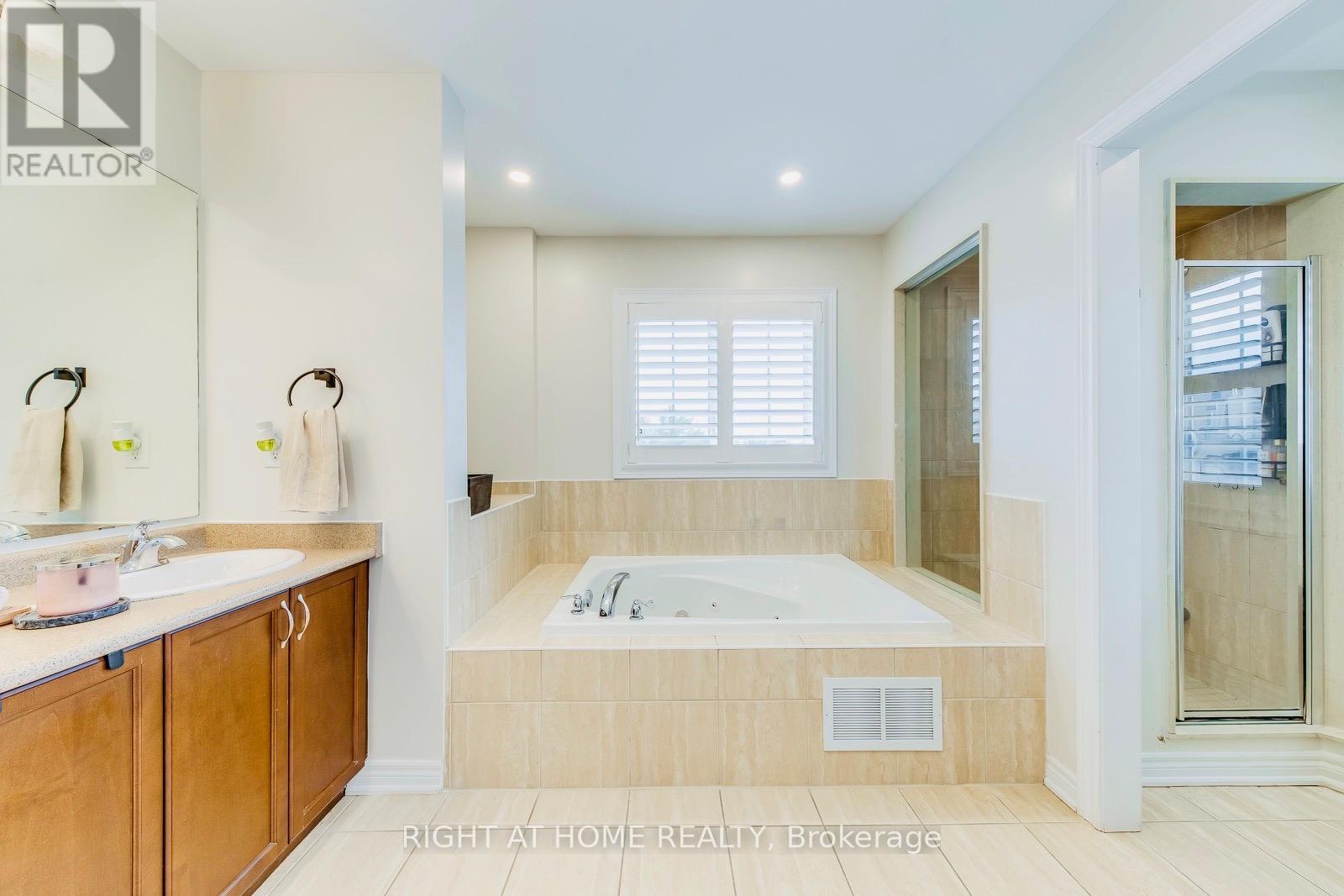 10 Cedarholme Avenue, Caledon, Ontario  L7C 3S9 - Photo 17 - W12537686