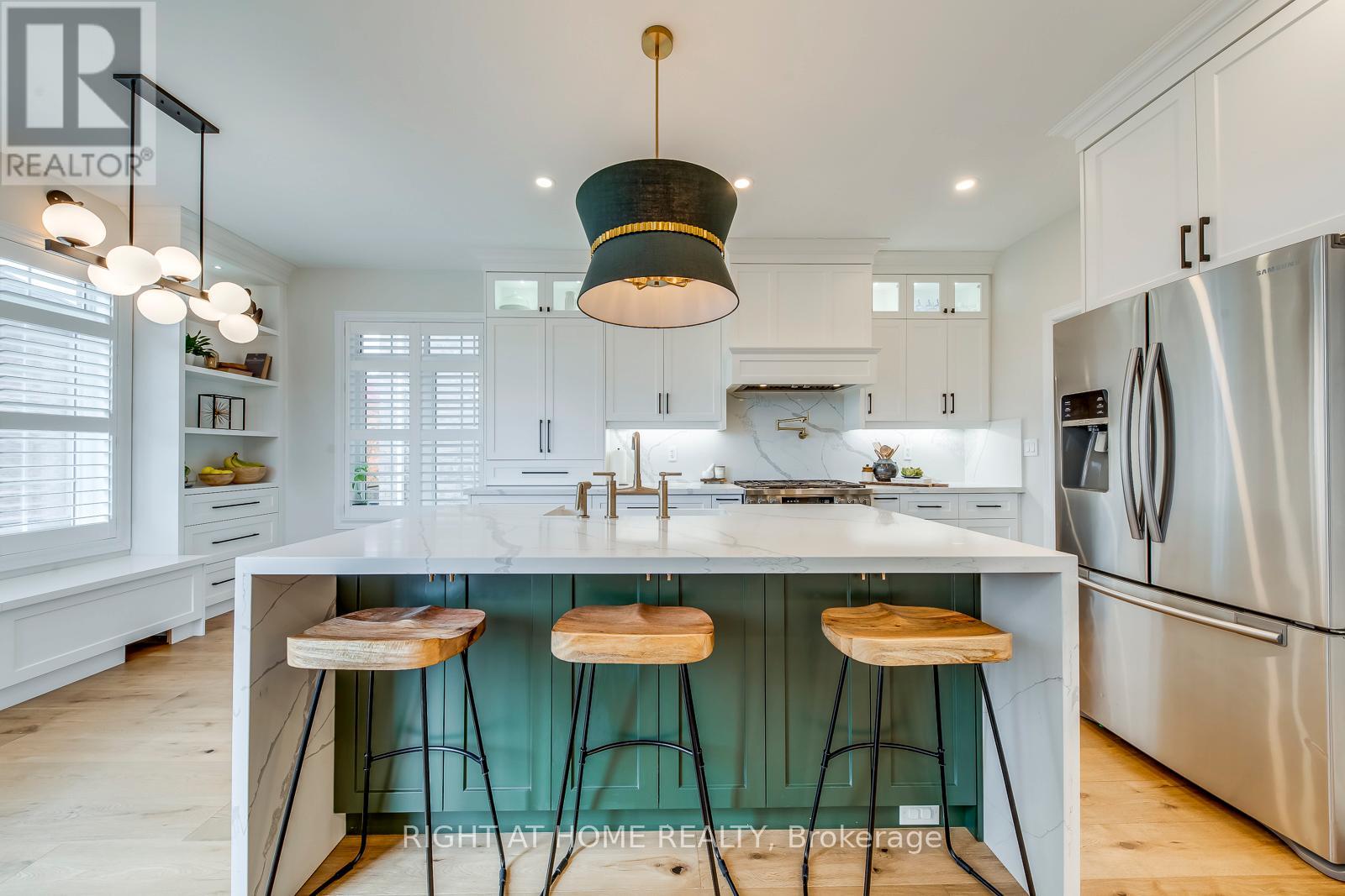 10 Cedarholme Avenue, Caledon, Ontario  L7C 3S9 - Photo 8 - W12537686