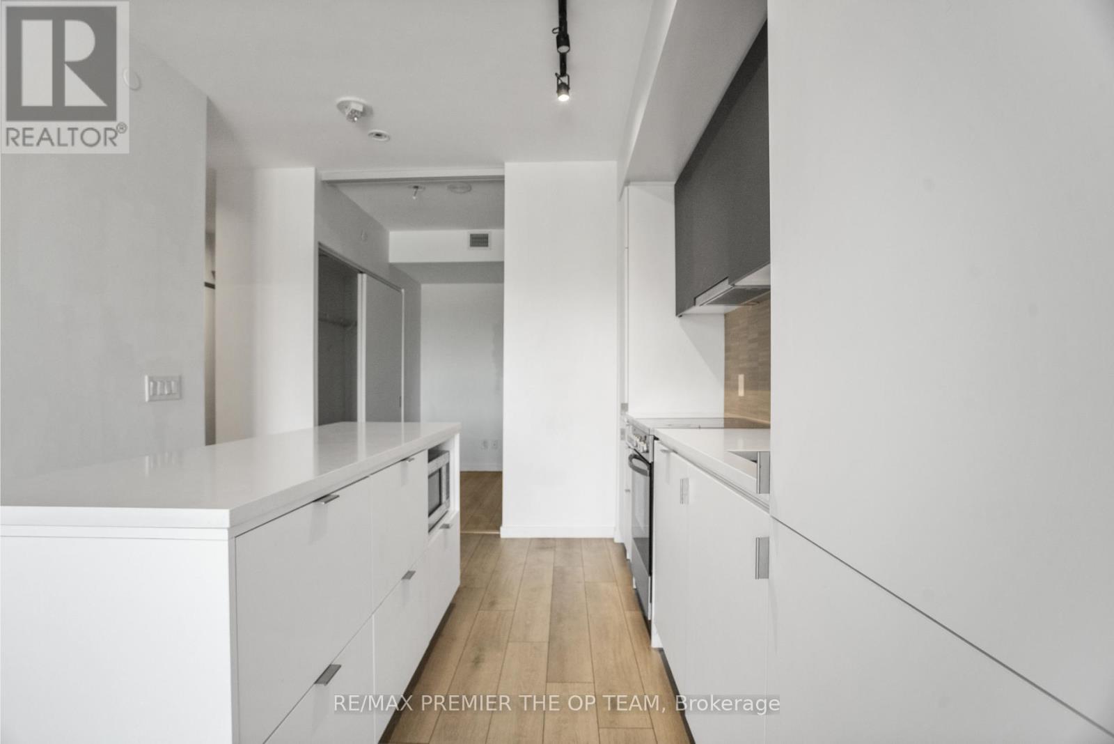 406 - 7 SMITH CRESCENT N, Toronto, Ontario