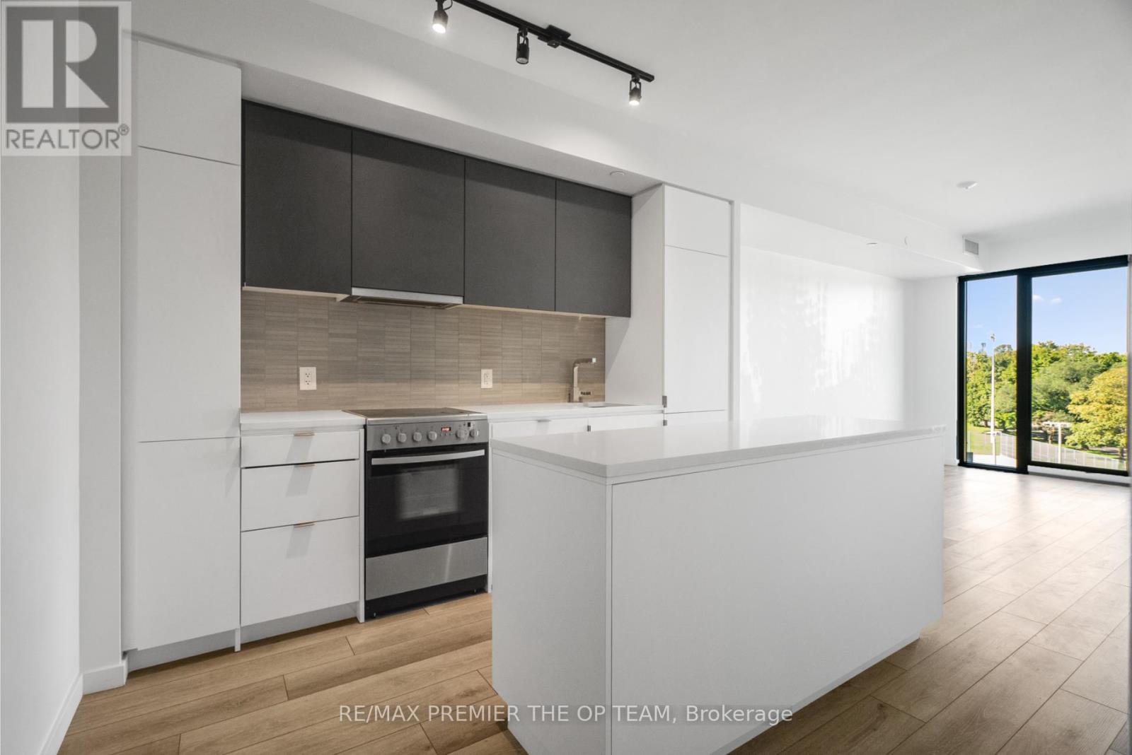 406 - 7 Smith Crescent N, Toronto, Ontario  M8Z 0G3 - Photo 8 - W12537690