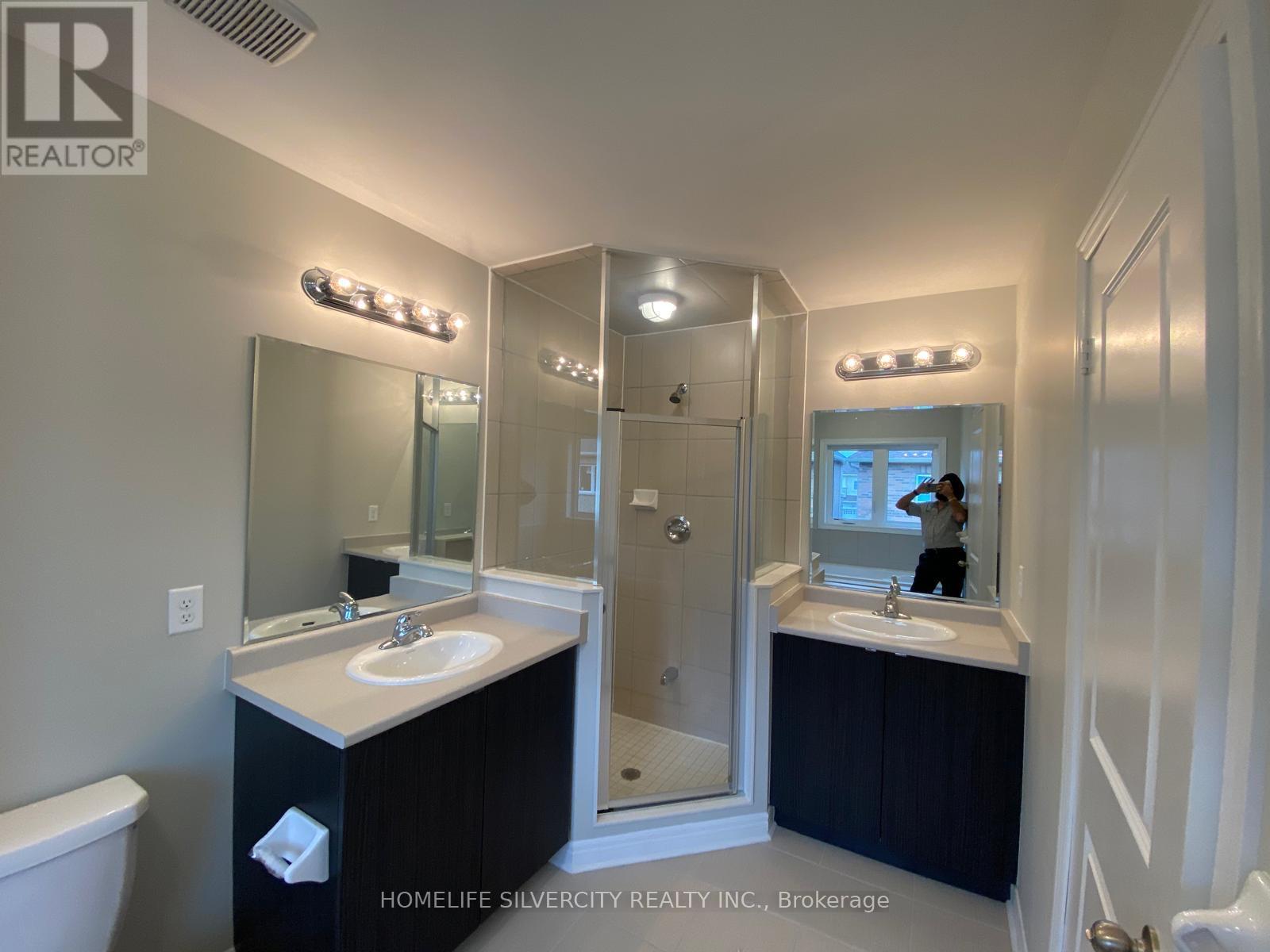 142 Finegan Circle, Brampton, Ontario  L7A 4Z7 - Photo 12 - W12537694