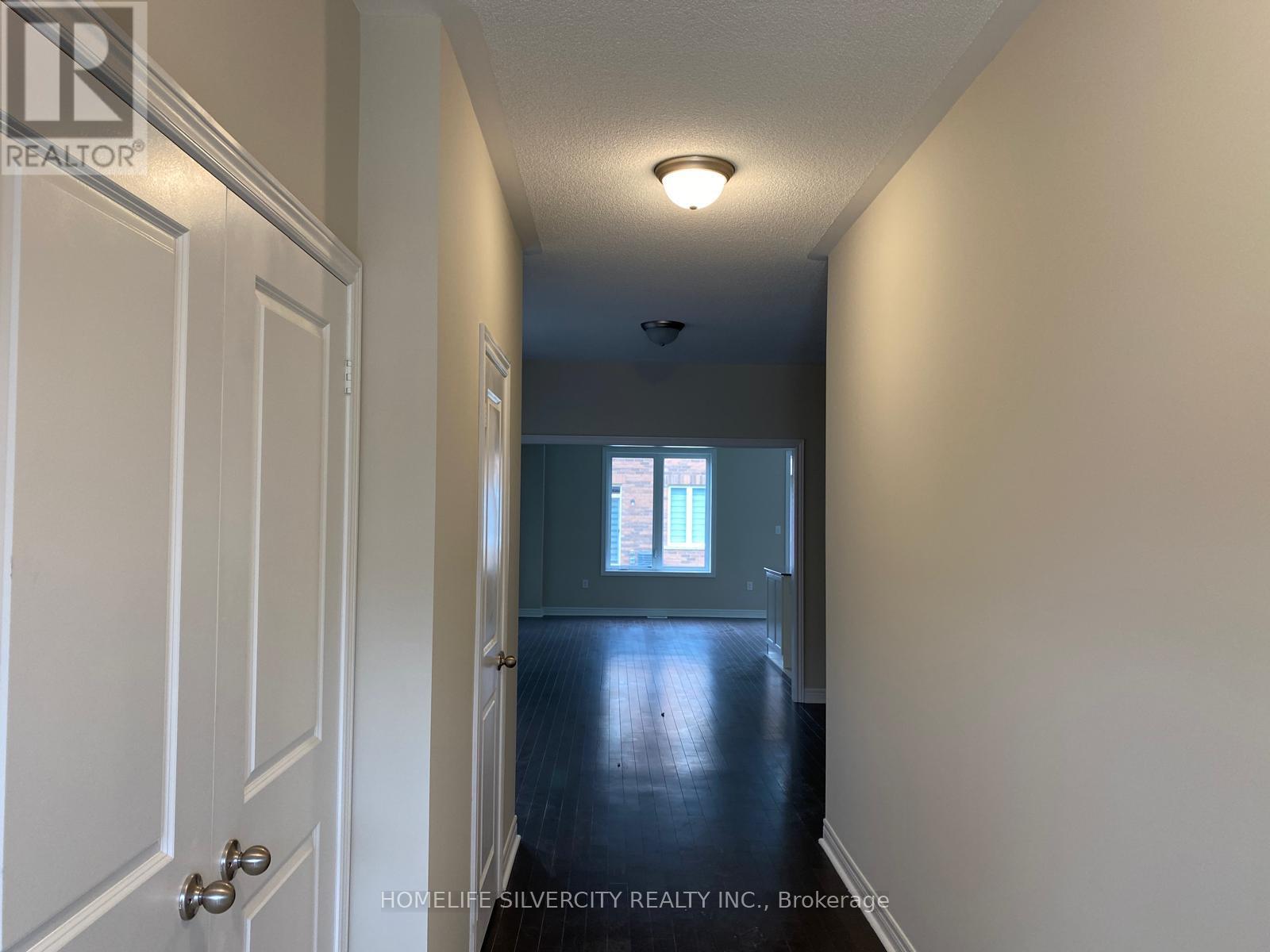 142 Finegan Circle, Brampton, Ontario  L7A 4Z7 - Photo 2 - W12537694