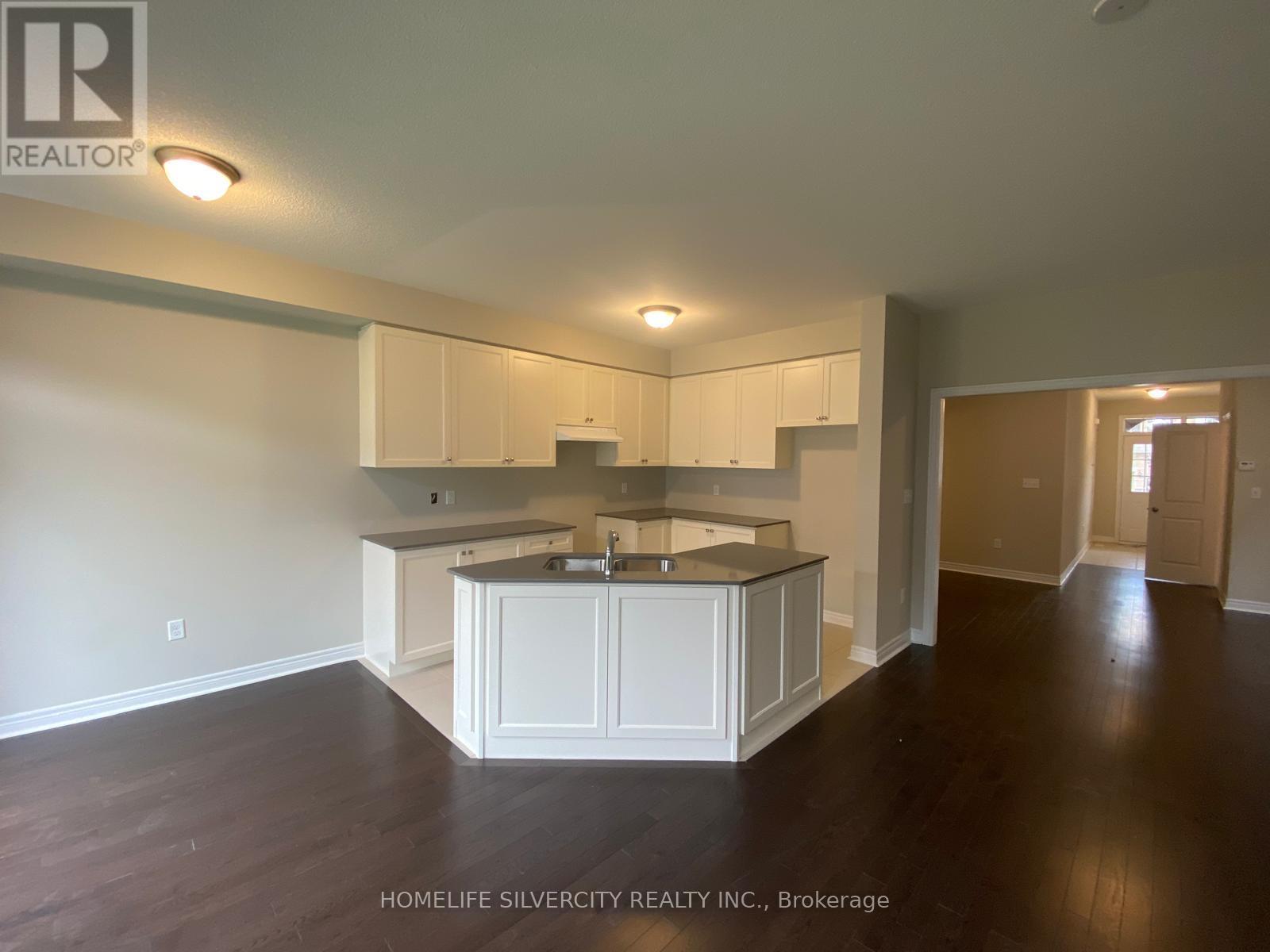 142 Finegan Circle, Brampton, Ontario  L7A 4Z7 - Photo 3 - W12537694