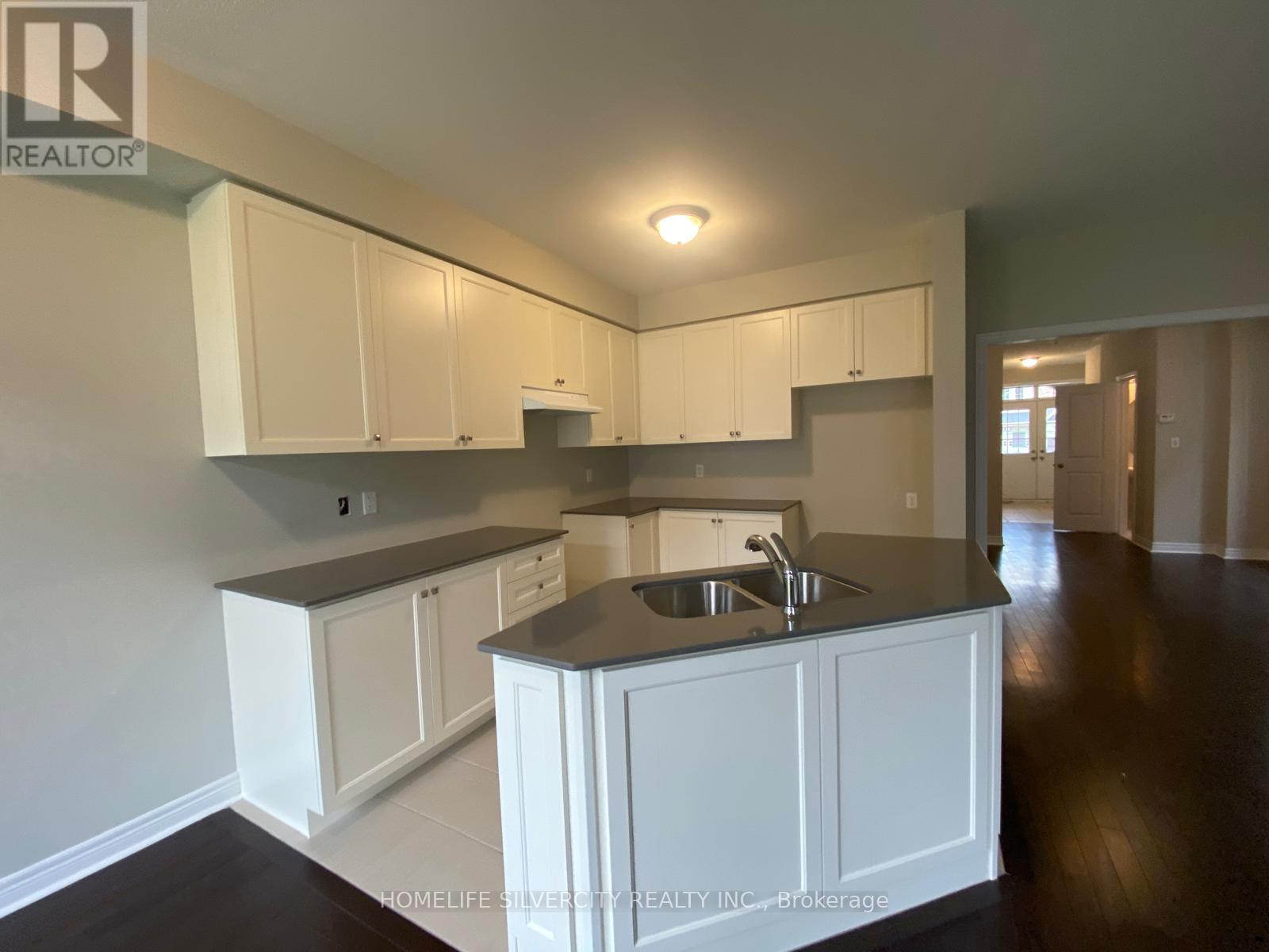 142 Finegan Circle, Brampton, Ontario  L7A 4Z7 - Photo 6 - W12537694