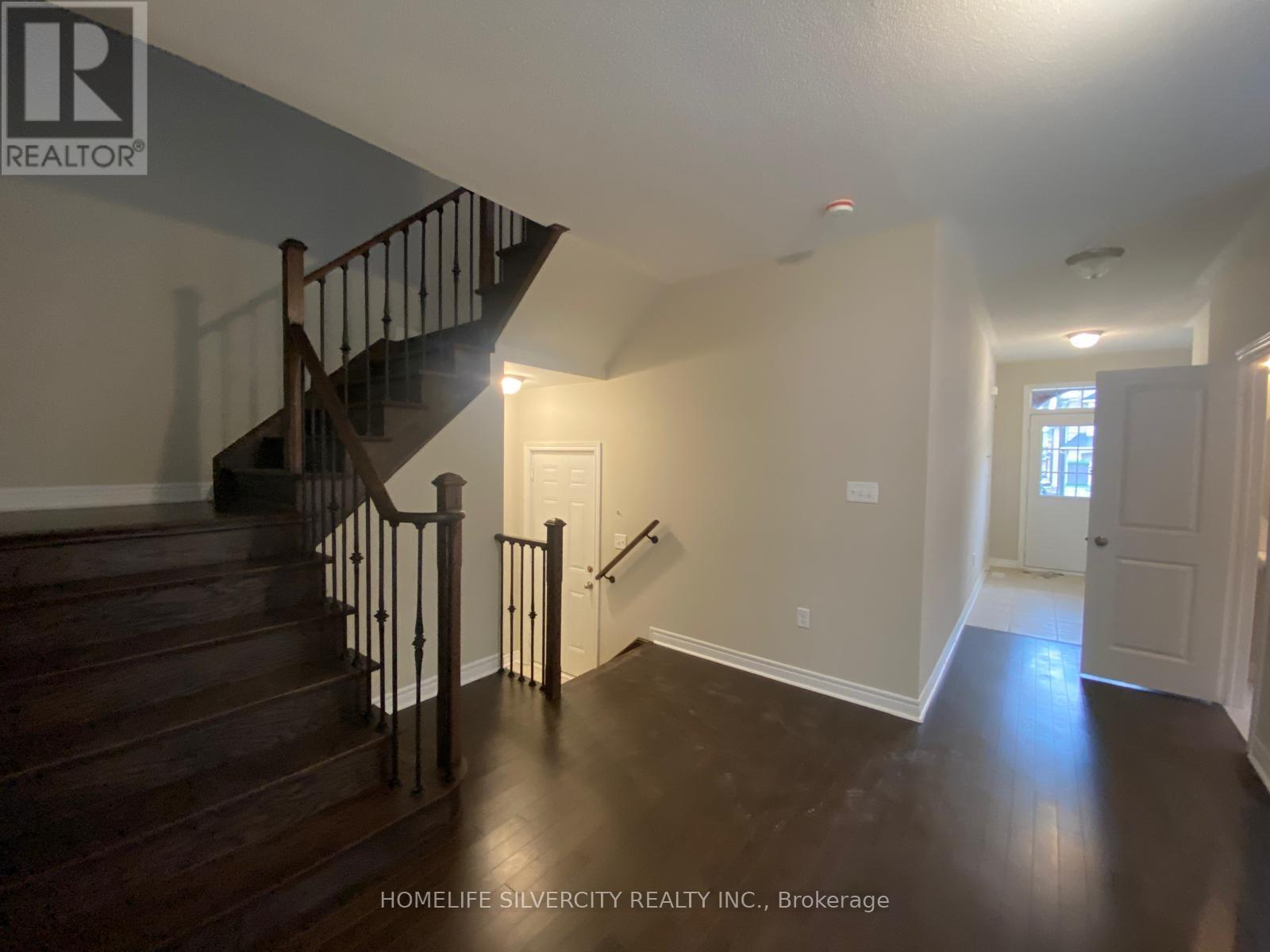 142 Finegan Circle, Brampton, Ontario  L7A 4Z7 - Photo 9 - W12537694