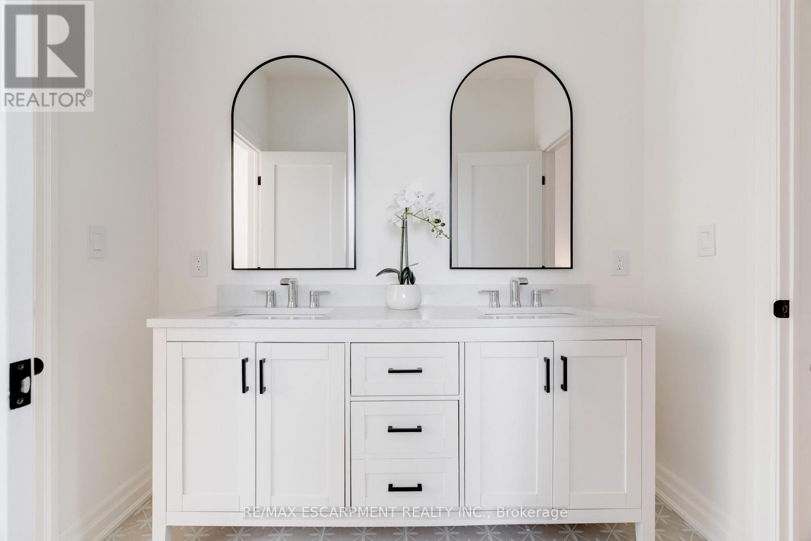 684 Peele Boulevard, Burlington, Ontario  L7R 3B9 - Photo 33 - W12537698