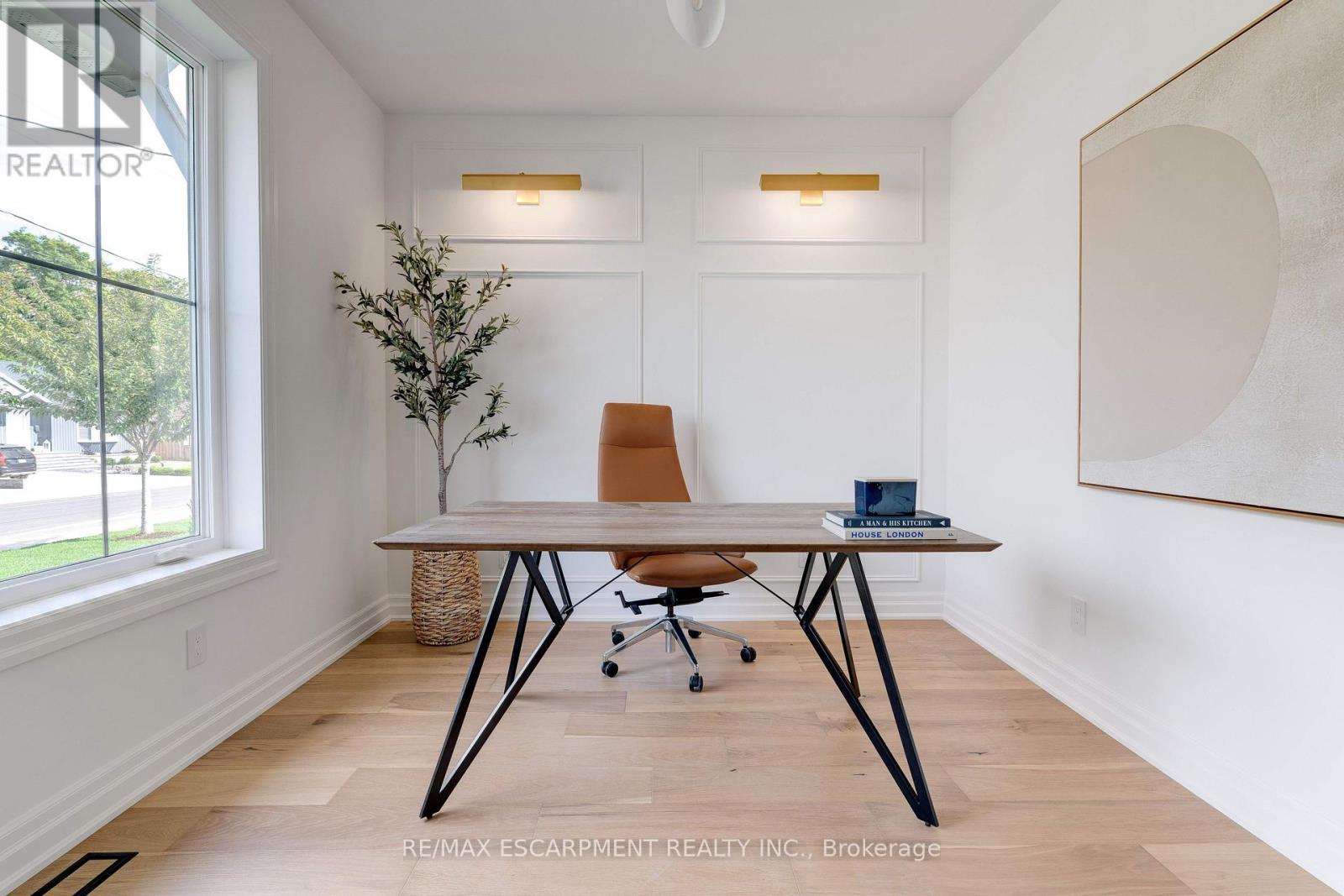 684 Peele Boulevard, Burlington, Ontario  L7R 3B9 - Photo 5 - W12537698