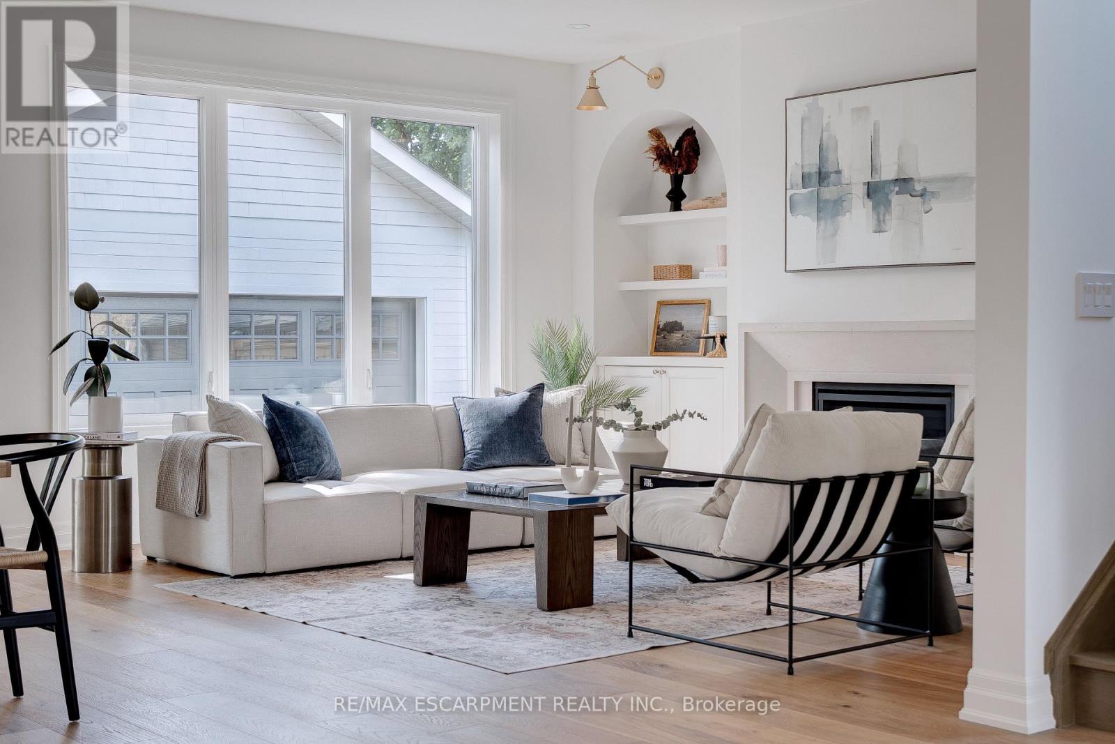 684 Peele Boulevard, Burlington, Ontario  L7R 3B9 - Photo 6 - W12537698