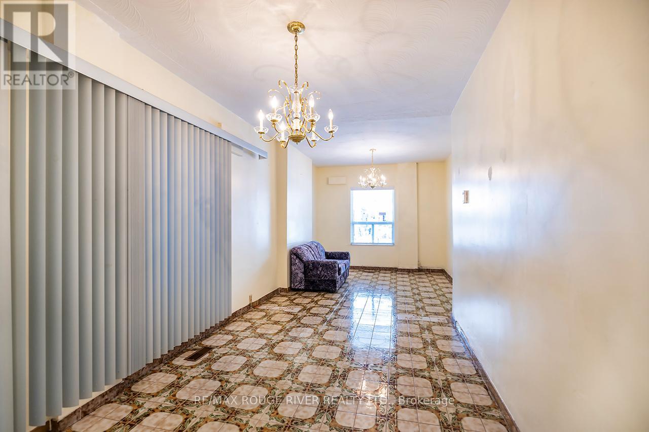 17 Talbot Street, Toronto, Ontario  M6N 1G5 - Photo 10 - W12537712