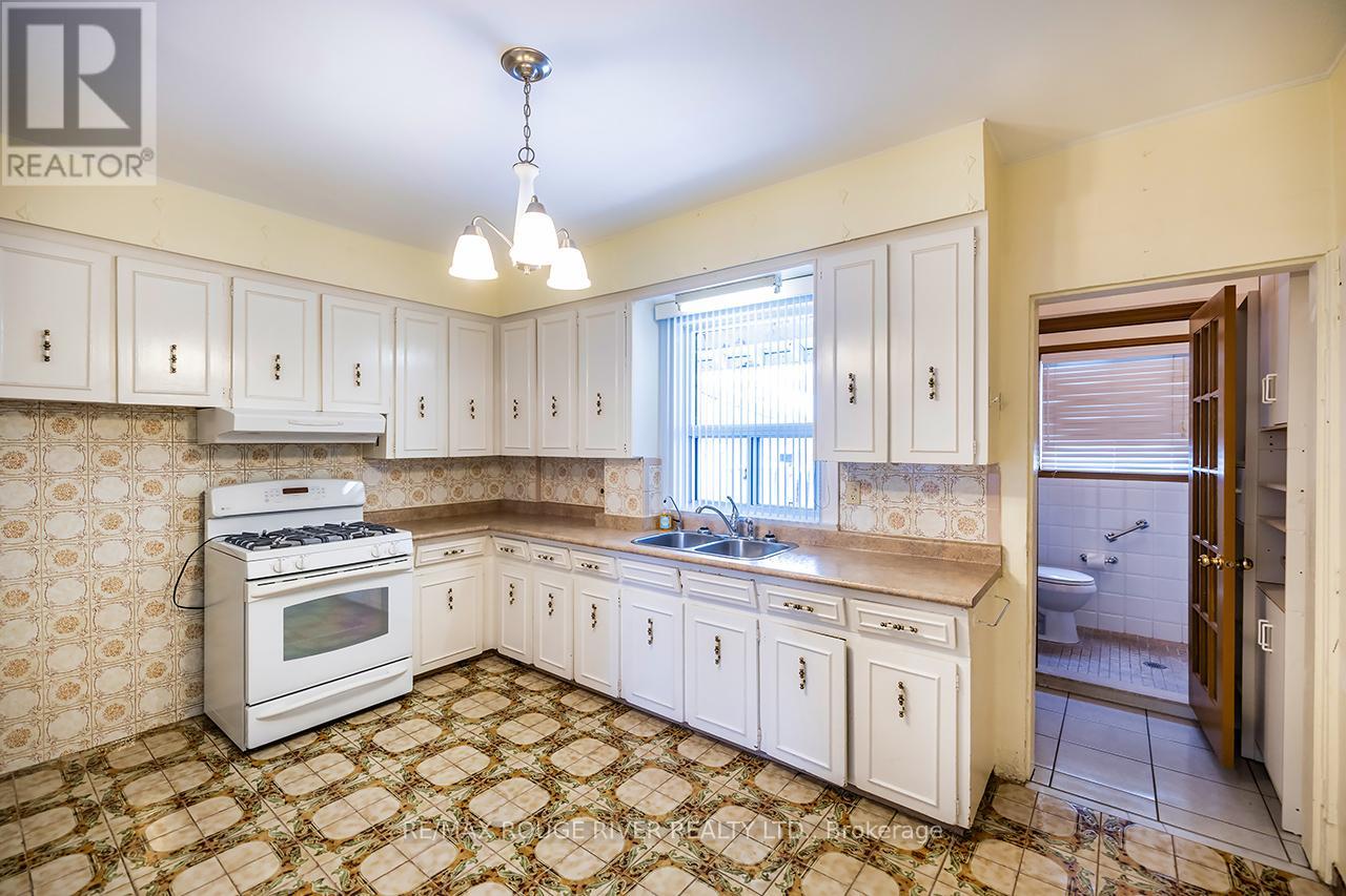 17 Talbot Street, Toronto, Ontario  M6N 1G5 - Photo 12 - W12537712