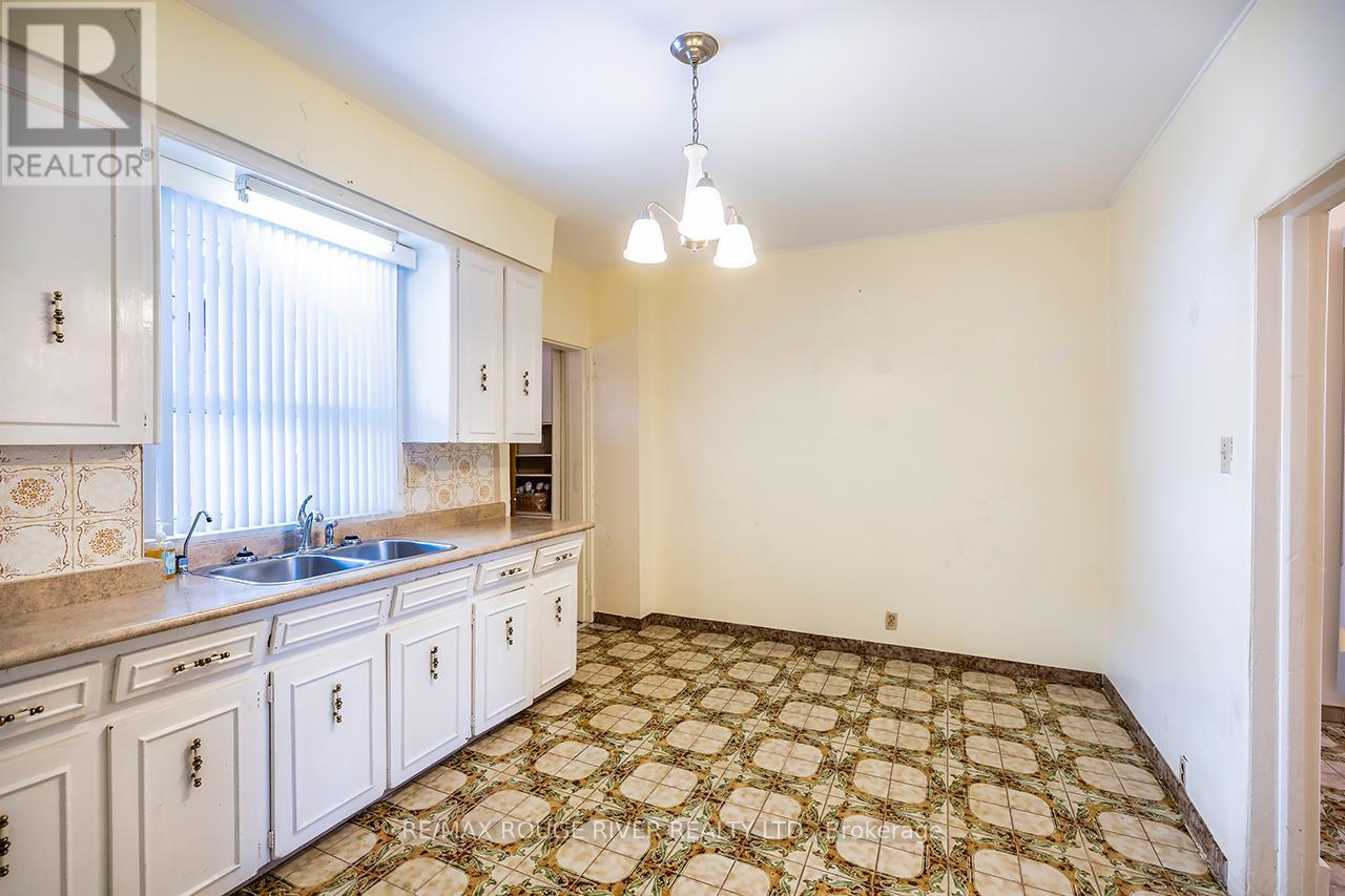 17 Talbot Street, Toronto, Ontario  M6N 1G5 - Photo 14 - W12537712