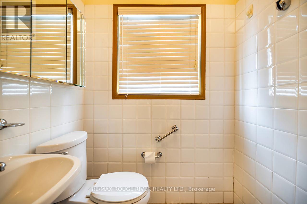 17 Talbot Street, Toronto, Ontario  M6N 1G5 - Photo 15 - W12537712