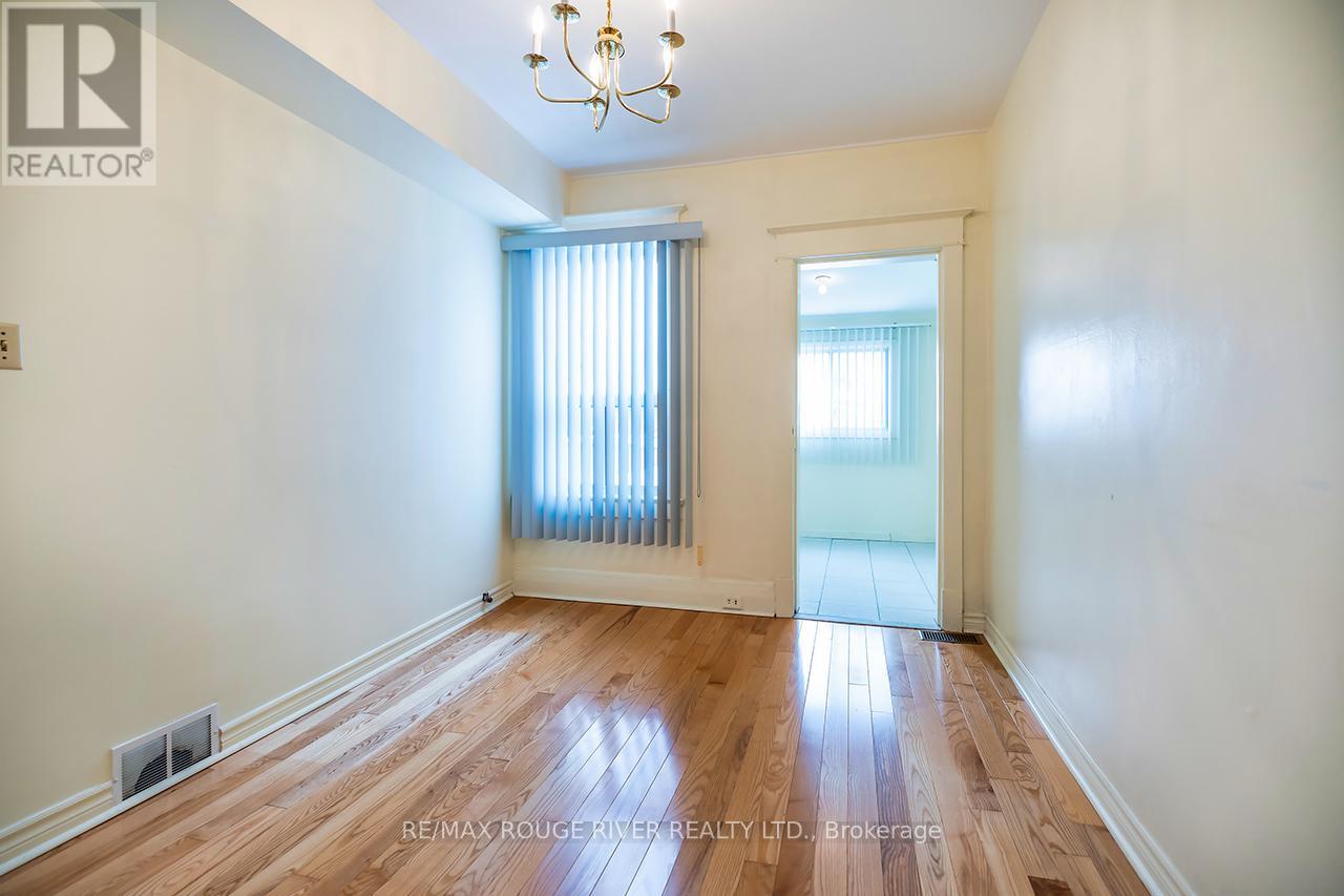 17 Talbot Street, Toronto, Ontario  M6N 1G5 - Photo 24 - W12537712