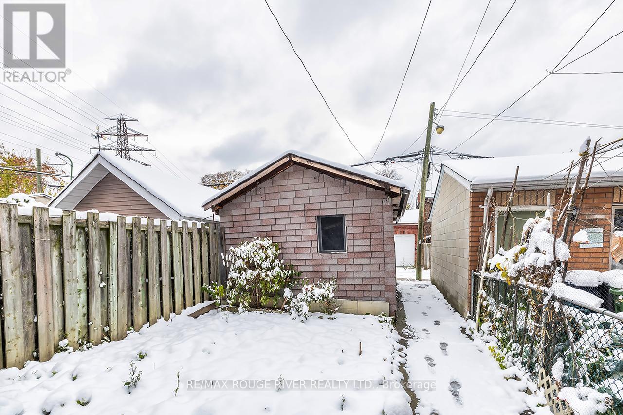 17 Talbot Street, Toronto, Ontario  M6N 1G5 - Photo 33 - W12537712