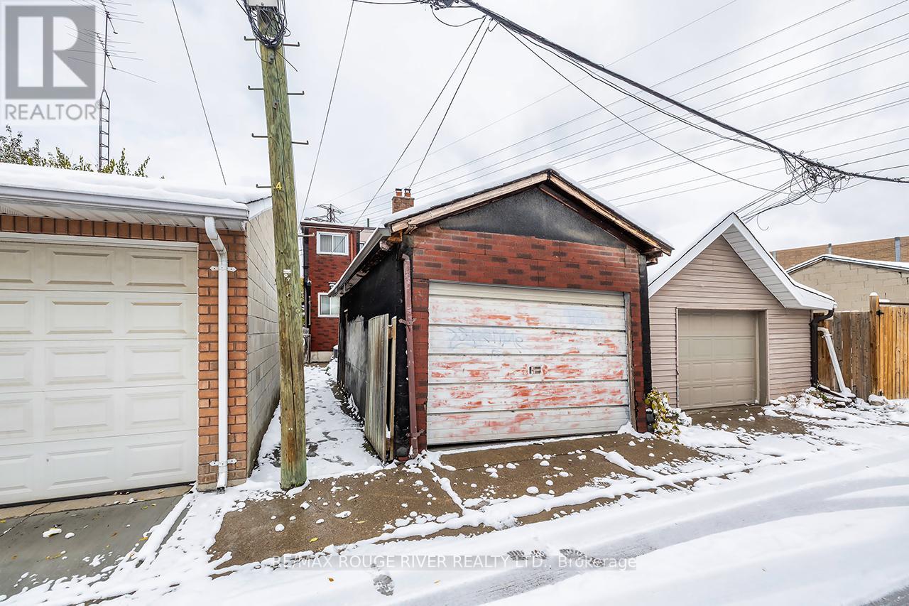 17 Talbot Street, Toronto, Ontario  M6N 1G5 - Photo 34 - W12537712