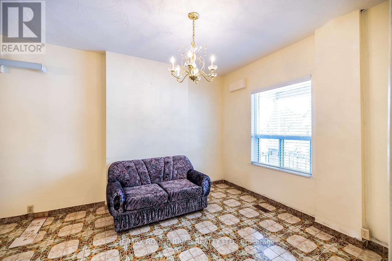 17 Talbot Street, Toronto, Ontario  M6N 1G5 - Photo 6 - W12537712