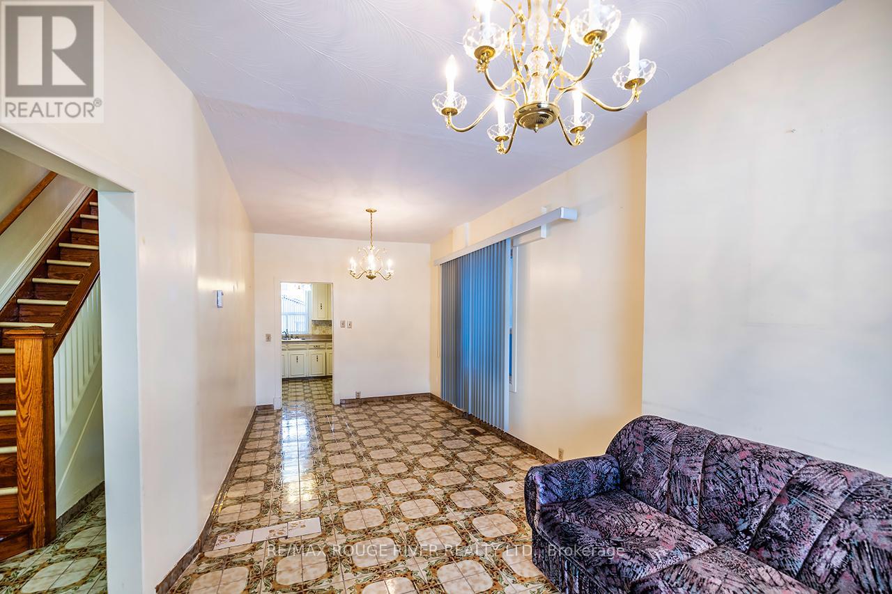 17 Talbot Street, Toronto, Ontario  M6N 1G5 - Photo 8 - W12537712