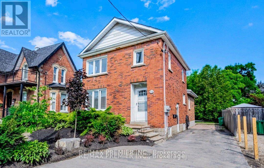 2-UPPER - 58 JOSEPH STREET, Brampton, Ontario