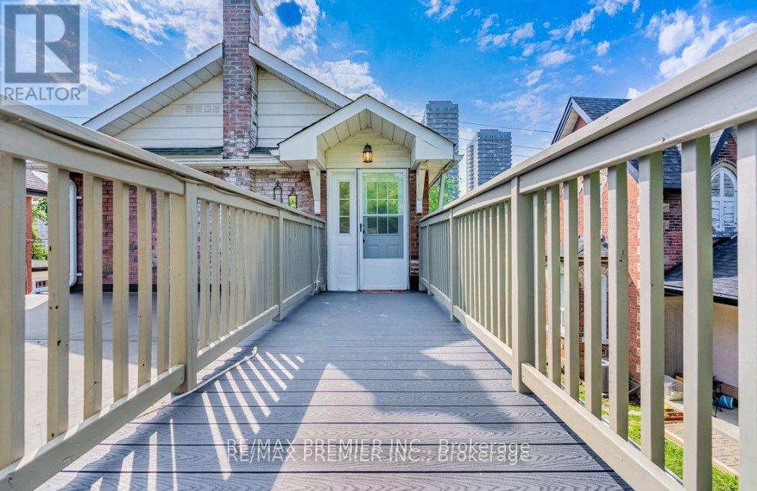 2-Upper - 58 Joseph Street, Brampton, Ontario  L6X 1H8 - Photo 2 - W12537740